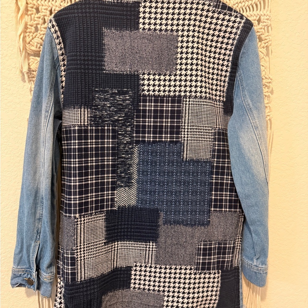 BKE Distressed Light Wash Denim Shacket Quilted‎ Patchwork Oversized Size Small